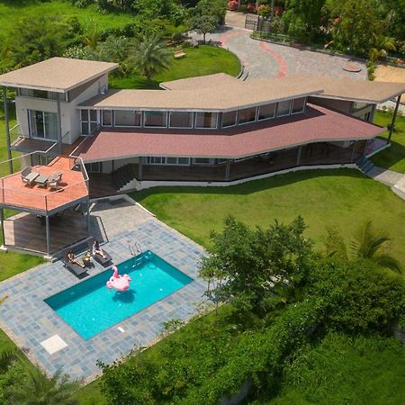 Bel Air Mansion By Stayvista - A Tranquil Oasis With A Spacious Deck, Gazebo, Sauna, Jacuzzi & A Mini-Amphitheatre Lonavala Exterior foto