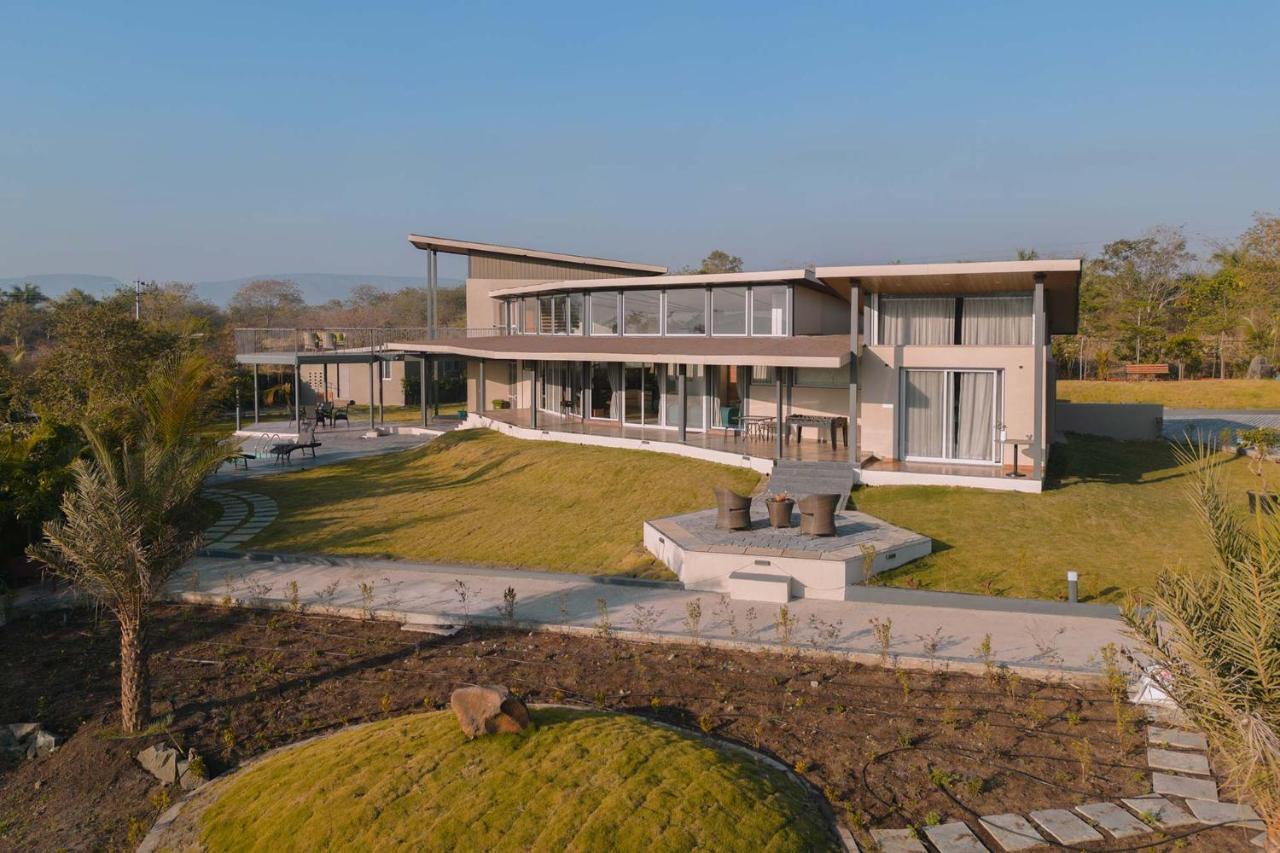 Bel Air Mansion By Stayvista - A Tranquil Oasis With A Spacious Deck, Gazebo, Sauna, Jacuzzi & A Mini-Amphitheatre Lonavala Exterior foto