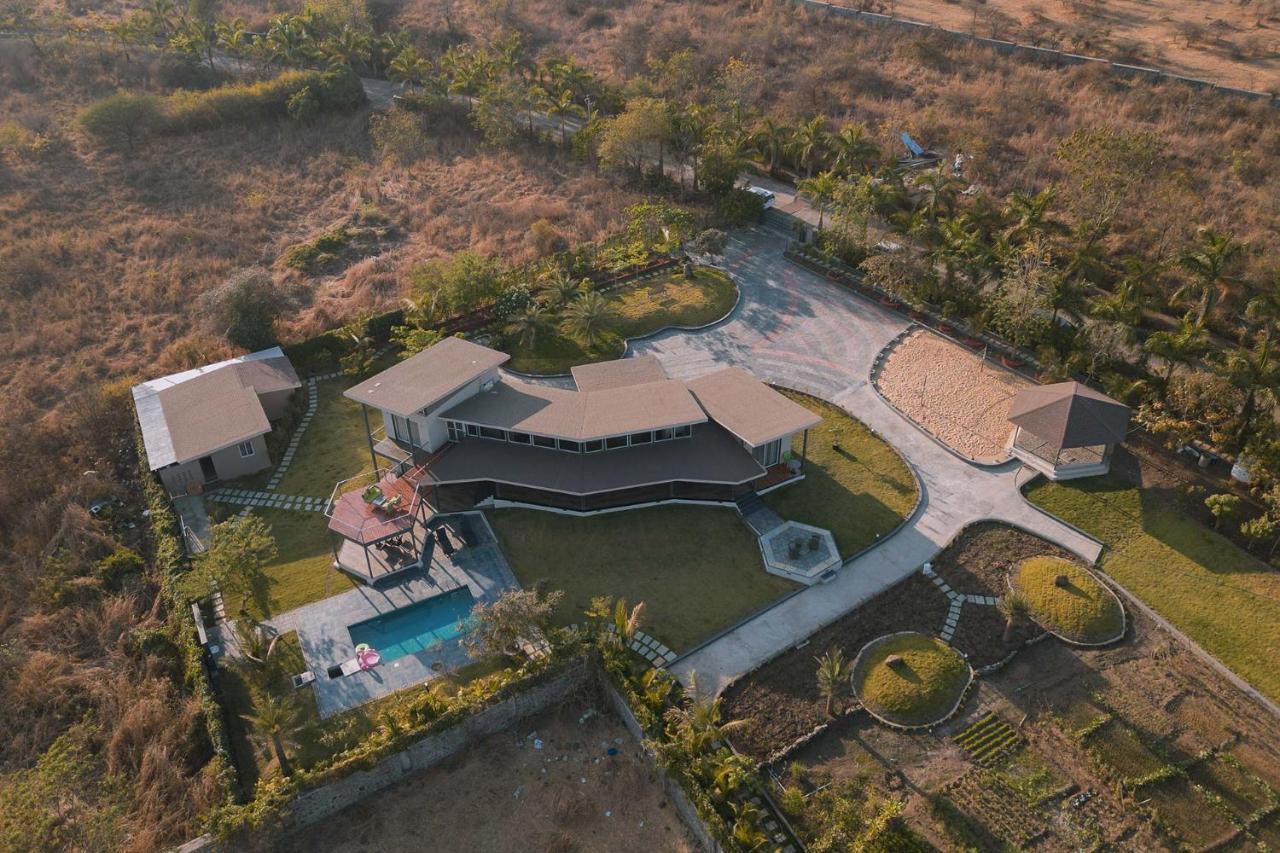 Bel Air Mansion By Stayvista - A Tranquil Oasis With A Spacious Deck, Gazebo, Sauna, Jacuzzi & A Mini-Amphitheatre Lonavala Exterior foto