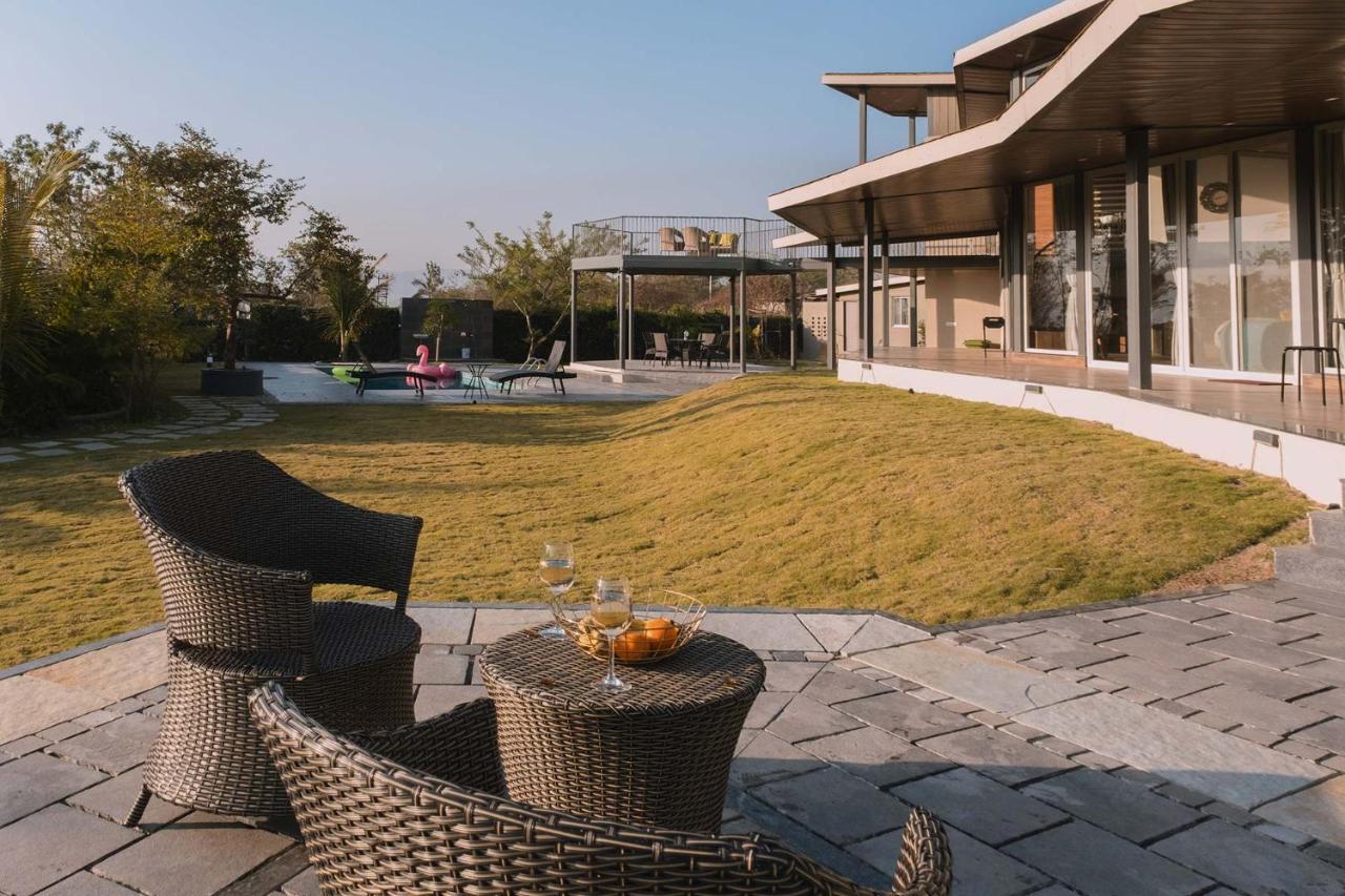 Bel Air Mansion By Stayvista - A Tranquil Oasis With A Spacious Deck, Gazebo, Sauna, Jacuzzi & A Mini-Amphitheatre Lonavala Exterior foto